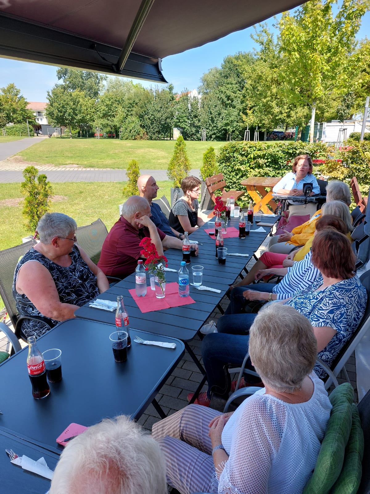 Gruppenbild beim Mittagessen